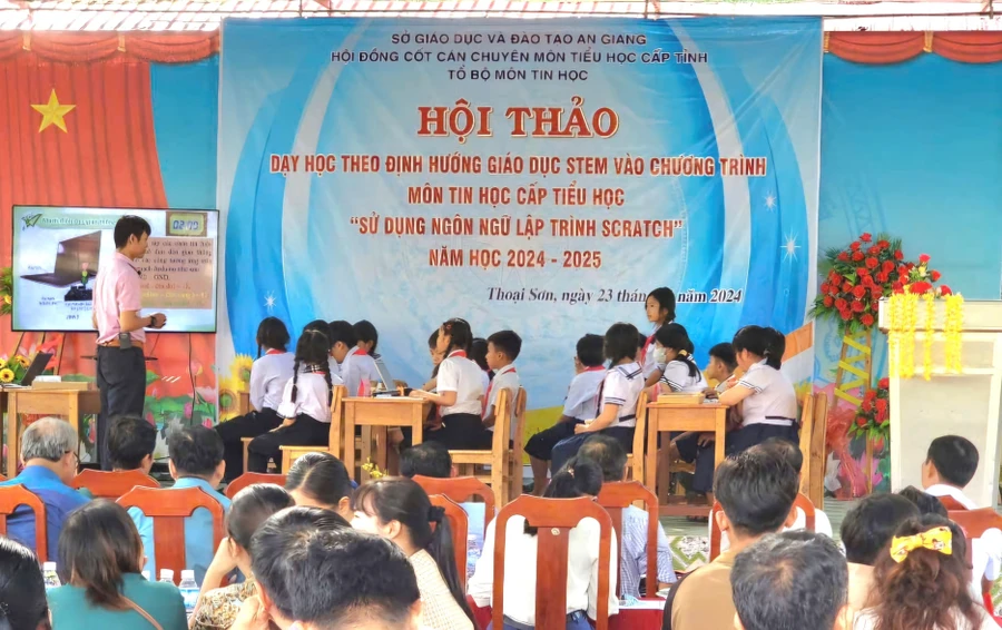 Hội thảo Chuyên đề Dạy học theo định hướng giáo dục STEM vào Chương trình môn Tin học cấp Tiểu học.