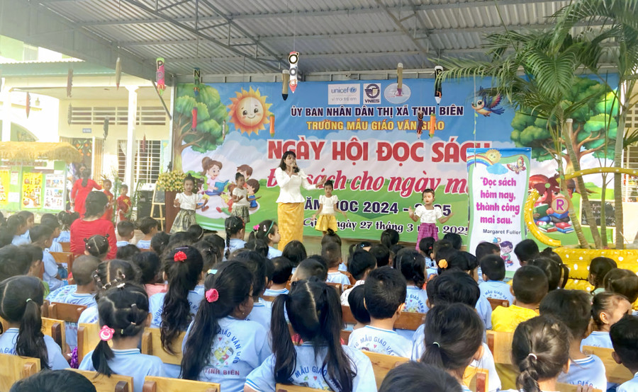 An Giang tổ chức ngày hội sách tại huyện Tri Tôn và thị xã Tịnh Biên. (Ảnh: Trọng Nhân)