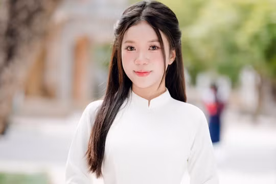 Em Mai Diệu Linh, Trường THPT Ba Đình, tỉnh Thanh Hóa.