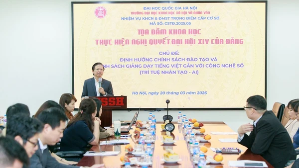GS.TS Hoàng Anh Tuấn, Hiệu trưởng Trường ĐH KHXH&NV phát biểu tại tọa đàm.