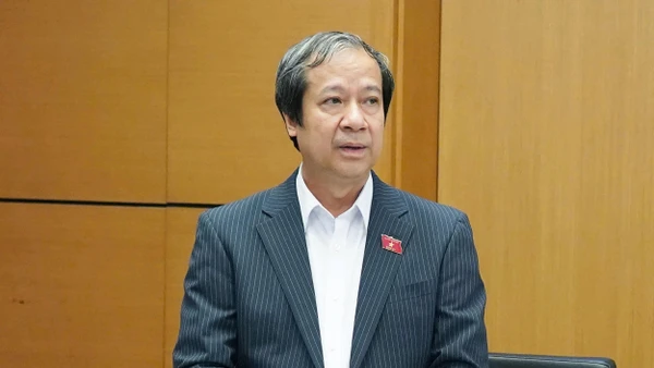 Bộ trưởng Nguyễn Kim Sơn trao đổi tại họp tổ - chiều 22/10.