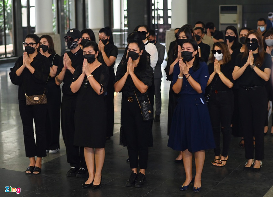 Hội người mẫu Hà Nội viếng Thu Thủy. Ảnh: Zing. Hoa hau Thu Thuy qua doi anh 6