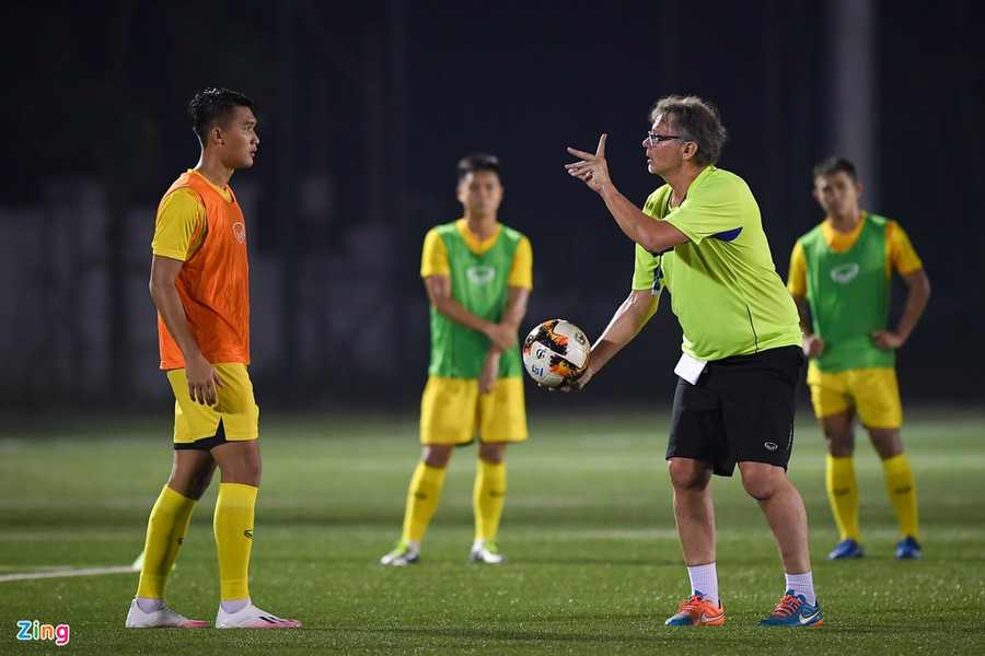 U19 Việt Nam luyện quân lúc nửa đêm ảnh 7 U19 Viet Nam luyen quan luc nua dem anh 7