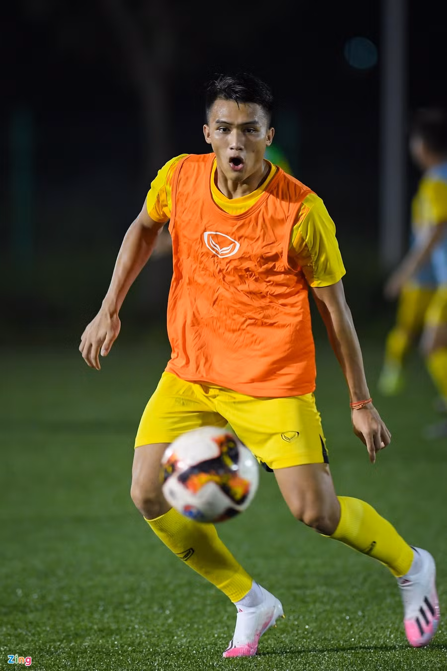 U19 Viet Nam luyen quan luc nua dem anh 8