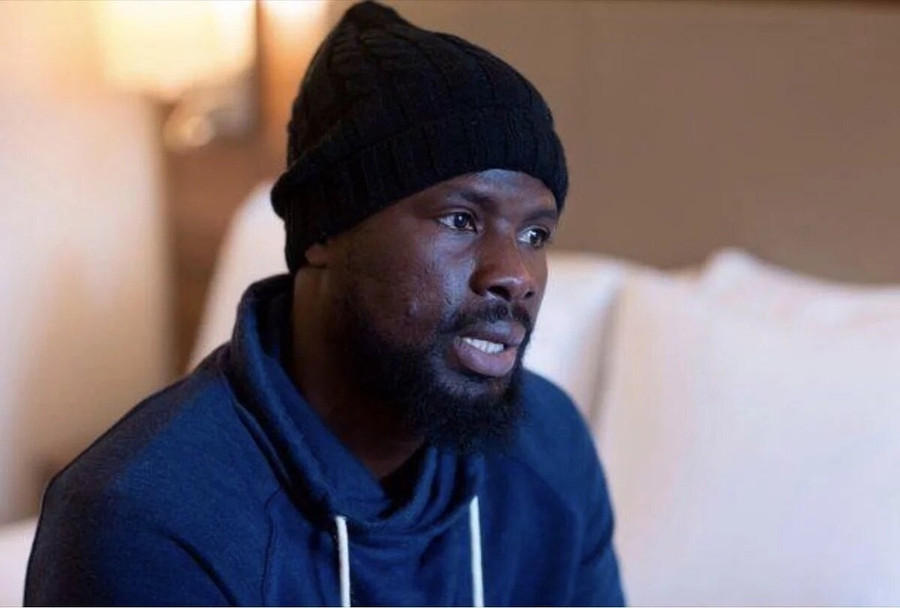 Eboue bị trầm cảm nặng sau khi bị vợ cũ lừa sạch tiền. Ảnh: Mirror. Eboue bị trầm cảm nặng sau khi bị vợ cũ lừa sạch tiền. Ảnh: Mirror.