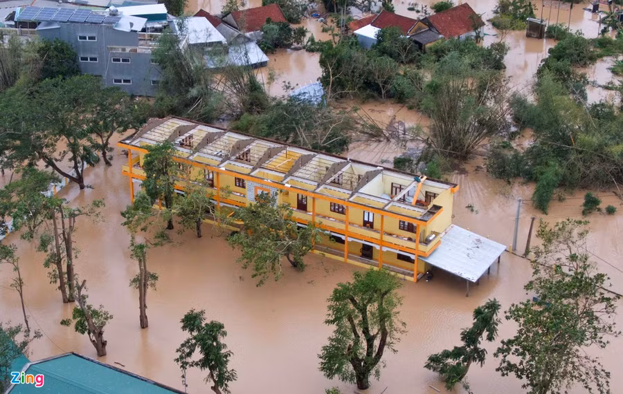 Theo Thủ tướng, chưa bao giờ thiên tai dồn dập như thế vào Việt Nam, gây thiệt hại rất lớn, làm giảm GDP. Ảnh: Phạm Ngôn.