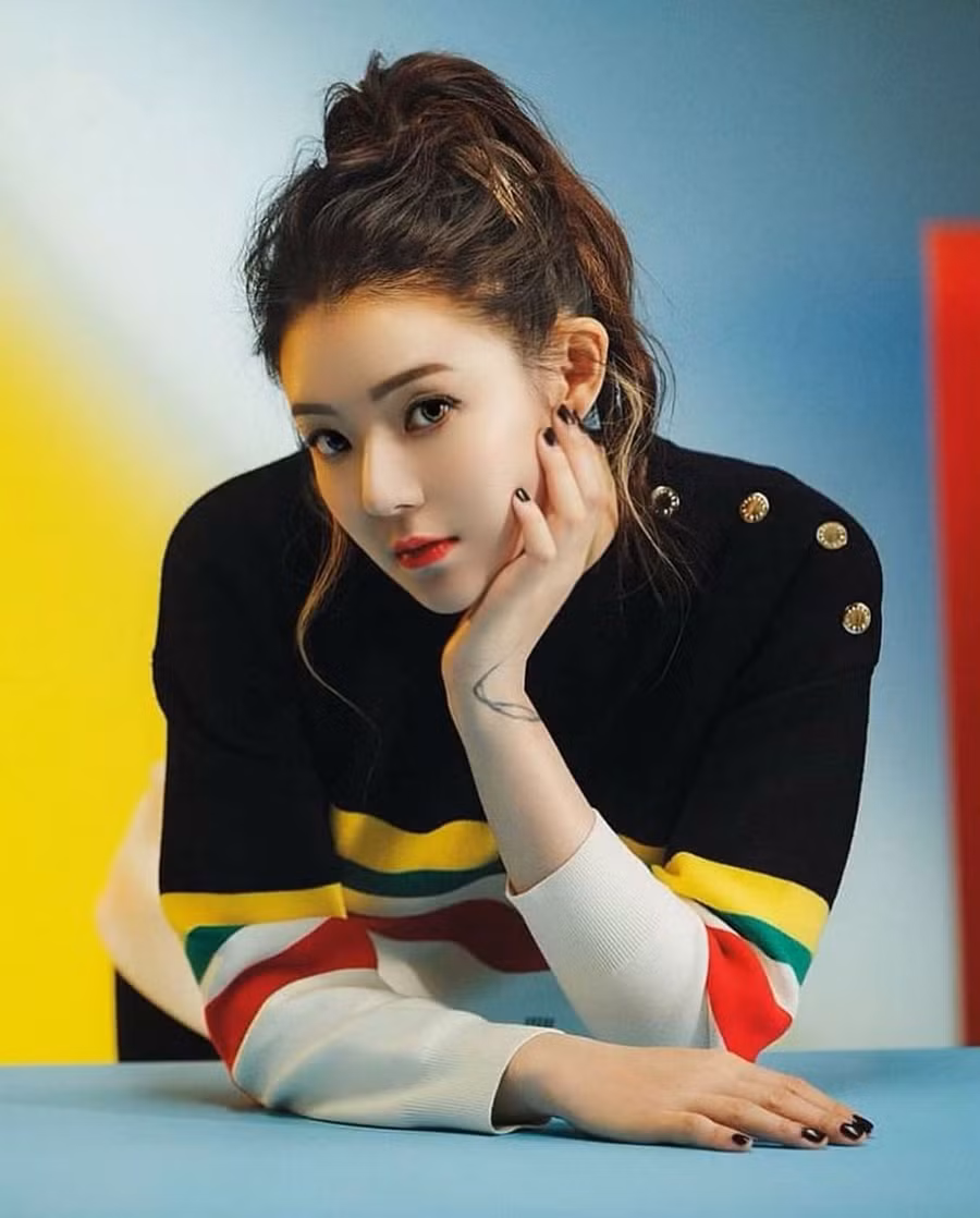 Cuộc sống bi kịch, không như hình ảnh trải hoa hồng của con gái Lý Liên Kiệt ảnh 1