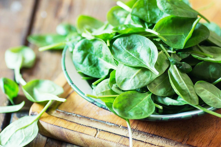Rau xanh: Nhiều gymer ăn nhiều thực phẩm cung cấp protein, carbohydrate mà quên mất rau xanh cũng không thể thiếu trong tập luyện thể hình. Rau màu xanh đậm dồi dào vitamin, khoáng chất và chất chống oxy hóa có lợi cho cơ bắp. Ảnh: Medical News Today. Rau xanh: Nhiều gymer ăn nhiều thực phẩm cung cấp protein, carbohydrate mà quên mất rau xanh cũng không thể thiếu trong tập luyện thể hình. Rau màu xanh đậm dồi dào vitamin, khoáng chất và chất chống oxy hóa có lợi cho cơ bắp. Ảnh: Medical News Today.