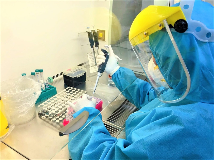 Realtime PCR là phương pháp được dùng xét nghiệm khẳng định Covid-19 tại nước ta, trong ảnh là phòng xét nghiệm tại Bệnh viện Nhi đồng TP.HCM. Ảnh: BSCC.