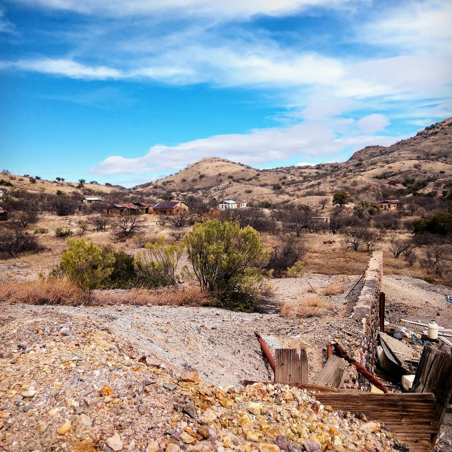 Ruby, Arizona là thành phố ma được bảo tồn tốt nhất ở Tây Nam nước Mỹ. Du khách có thể tham quan 25 tòa nhà bị bỏ hoang, bao gồm nhà tù, trường học và nhà ở. Với tài nguyên khoáng sản phong phú, Ruby thu hút nhiều người tìm đến khai thác. Sau khi các mỏ bị ngừng, thành phố chính thức bị bỏ hoang năm 1940. Ảnh: Thedreadedsunshi, 85701.