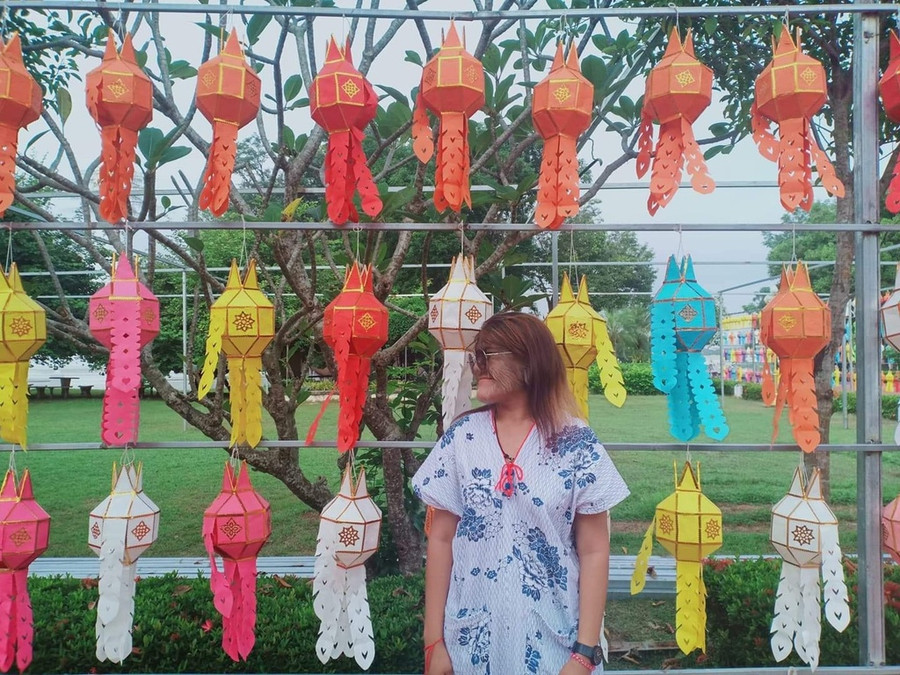 Supatra Sasuphan tự tin xuất hiện với gương mặt tự nhiên khi đi học, vui chơi. Ảnh: FBNV. Supatra Sasuphan tự tin xuất hiện với gương mặt tự nhiên khi đi học, vui chơi. Ảnh: FBNV.
