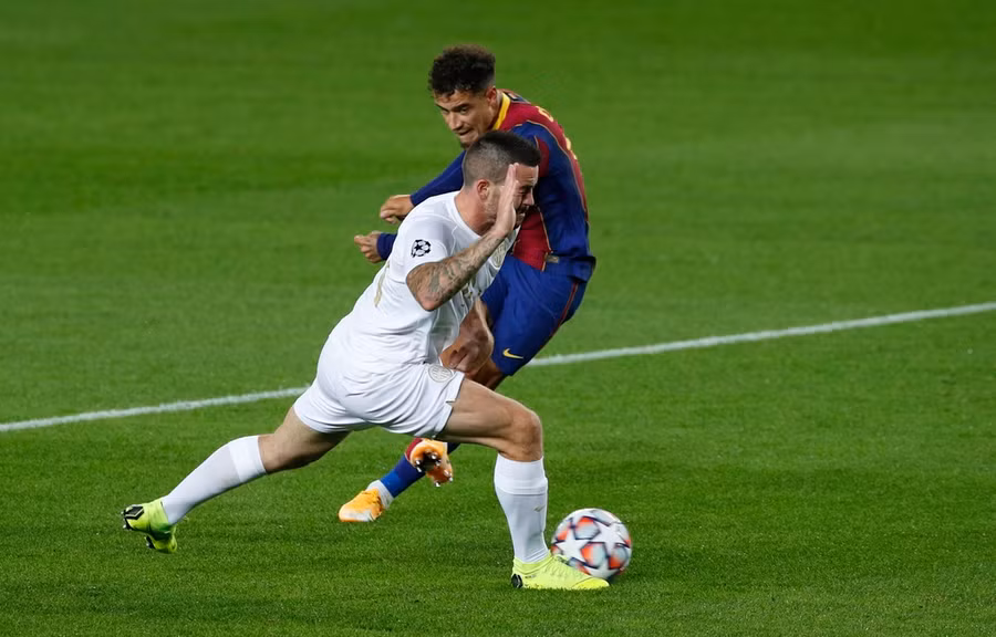 Quãng thời gian nghỉ giải lao không làm giảm hưng phấn của Barca. Phút 52, Philippe Coutinho ghi tên lên bảng tỷ số, sau tình huống phối hợp ăn ý với Messi và Fati. Quãng thời gian nghỉ giải lao không làm giảm hưng phấn của Barca. Phút 52, Philippe Coutinho ghi tên lên bảng tỷ số, sau tình huống phối hợp ăn ý với Messi và Fati.