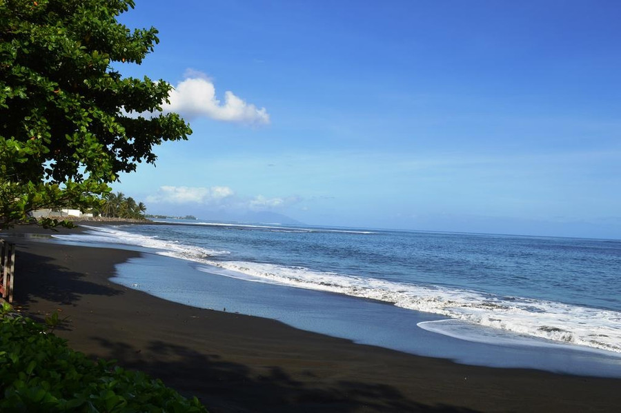 5 bãi biển cát đen huyền bí trên thế giới ảnh 3