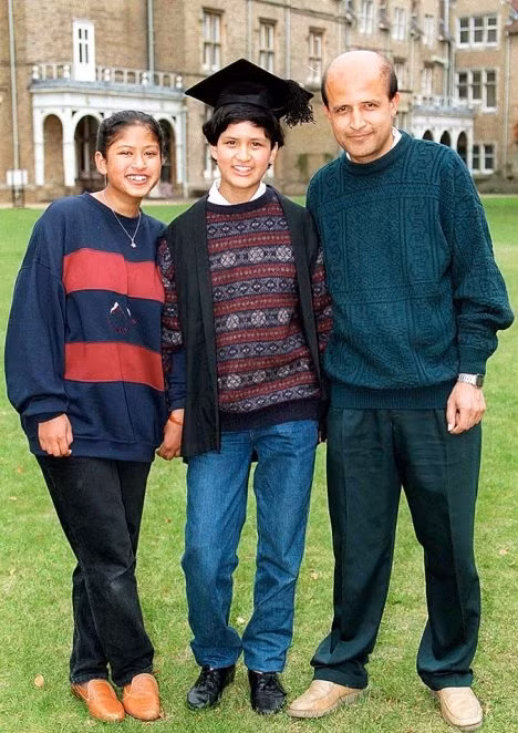 Sufiah Yusof từng là thần đồng Toán học, 13 tuổi được tuyển thẳng vào trường Cao đẳng St Hilda, thuộc ĐH Oxford (Anh). Ảnh: Daily Mail.