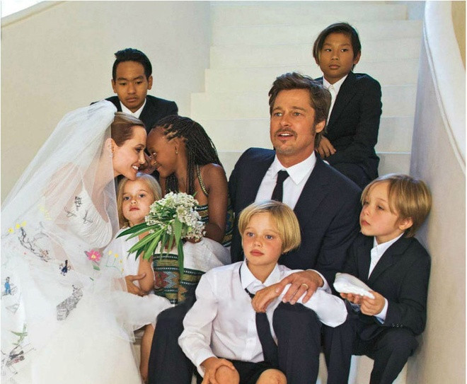Brad Pitt và Angelina Jolie thời còn mặn nồng. Brad Pitt và Angelina Jolie thời còn mặn nồng.