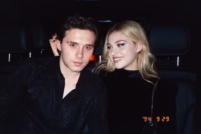 Brooklyn Beckham dọn về sống chung với bạn gái