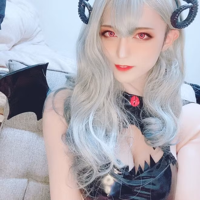 'Nữ thần cosplay' gây sốc khi tiết lộ mặt mộc, giới tính thật