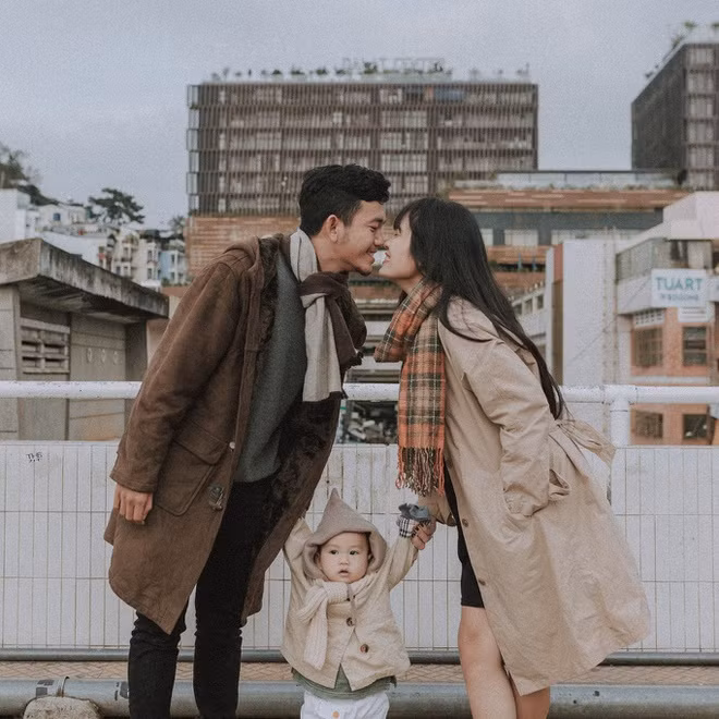 Anh Phương bày tỏ hạnh phúc khi thanh xuân có chồng và những người bạn thân, đến bây giờ đã có thêm thiên thần nhỏ. Mỗi dịp đi du lịch, cả gia đình thường chụp những bộ ảnh vui nhộn để ghi dấu kỷ niệm với nhau. Một số bộ ảnh của du lịch của đôi trẻ do người bạn thân Nguyễn Trình ghi lại còn nhận được hàng chục nghìn lượt yêu thích trên các diễn đàn.