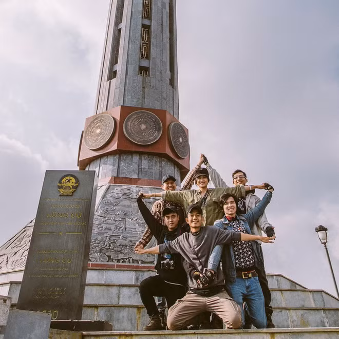 Trước đây, mỗi năm nhóm đều có một vài chuyến du lịch với nhau. Chuyến đi Phương nhớ nhất là khi cùng chồng và các bạn du lịch khắp các tỉnh vùng Tây Bắc, Đông Bắc vào năm ngoái. Nhóm 5 người đều có máy ảnh và mê chụp hình nên đi tới đâu cũng tự ghi lại những khoảnh khắc đẹp. "Cùng đi chơi, chụp ảnh cho nhau nên hình ảnh đời thường, dung dị và tự nhiên lắm, không có kịch bản nào trước cả. Mình bất ngờ vì những thứ đơn giản lại được mọi người thích thú đến vậy".