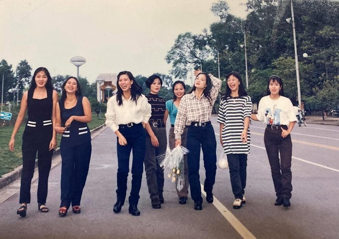 Con gái khoe ảnh mẹ là "rich kid, dân chơi" thế hệ 7X