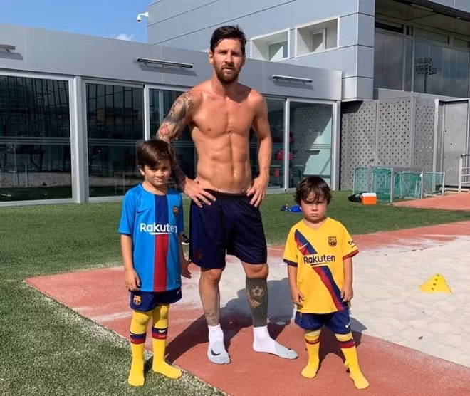 Messi roi Barca anh 3