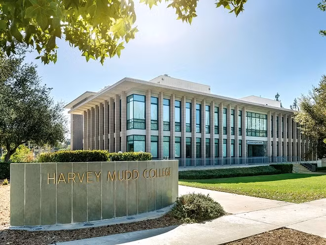 Ngày 14/8, Harvey Mudd College thông báo trong kỳ học mùa thu, sinh viên sẽ chuyển qua học trực tuyến hoàn toàn. Kế hoạch trên được nhà trường đưa ra vào mùa hè, trước khi sinh viên quay trở lại trường học. Hội đồng Quản trị Harvey Mudd College đã bỏ phiếu nhất trí về việc không tăng học phí từ năm học 2019-2020. Tuy nhiên, sinh viên vẫn phải trả 58.660 USD cho kỳ học mùa thu năm nay. Ảnh: Harvey Mudd College.