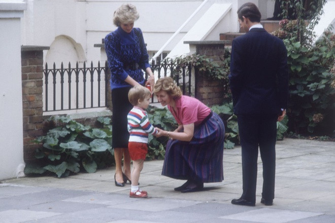 con cháu hoàng gia đi học ảnh 1 con chau hoang gia di hoc anh 1