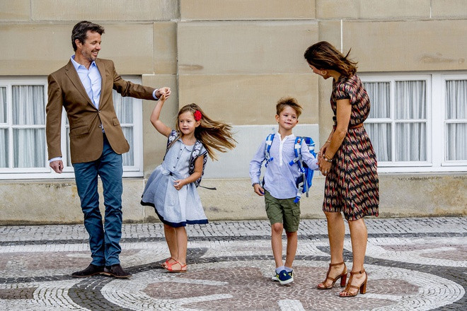 con cháu hoàng gia đi học ảnh 7 con chau hoang gia di hoc anh 7