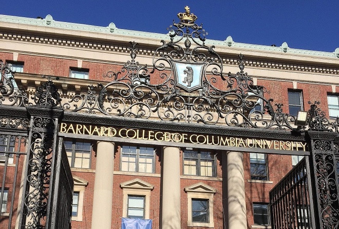 Do ảnh hưởng của Covid-19, Barnard College giảm 10% học phí cho sinh viên, tương đương 1.698 USD. Vì thế, sinh viên trường cần đóng 57.479 USD cho kỳ học mùa thu và mùa xuân. Kỳ học online của trường bắt đầu từ ngày 14/8. Ảnh: The Times of Israel. Do ảnh hưởng của Covid-19, Barnard College giảm 10% học phí cho sinh viên, tương đương 1.698 USD. Vì thế, sinh viên trường cần đóng 57.479 USD cho kỳ học mùa thu và mùa xuân. Kỳ học online của trường bắt đầu từ ngày 14/8. Ảnh: The Times of Israel.