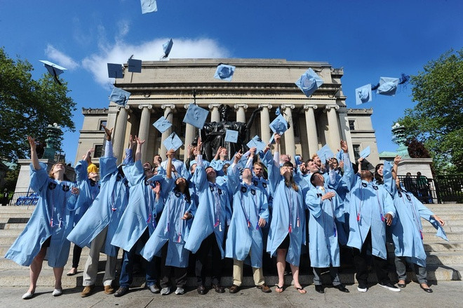 Theo Insider, Đại học Columbia lên kế hoạch tăng 2% học phí trong năm học 2020-2021. Tuy nhiên, do ảnh hưởng của Covid-19, sinh viên phải học trực tuyến, trường quyết định không tăng tiền học như dự kiến. Ước tính, sinh viên Đại học Columbia phải hoàn thành 30 tín chỉ trong một năm học. Mỗi người phải trả 56.880 USD cho một năm học. Ảnh: Columbia University. Theo Insider, Đại học Columbia lên kế hoạch tăng 2% học phí trong năm học 2020-2021. Tuy nhiên, do ảnh hưởng của Covid-19, sinh viên phải học trực tuyến, trường quyết định không tăng tiền học như dự kiến. Ước tính, sinh viên Đại học Columbia phải hoàn thành 30 tín chỉ trong một năm học. Mỗi người phải trả 56.880 USD cho một năm học. Ảnh: Columbia University.