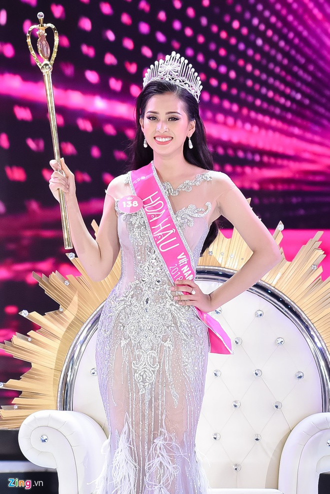 Ngắm lại loạt ảnh ngày ấy, bây giờ của dàn Hoa hậu Việt Nam