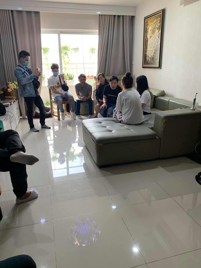 Trấn Thành làm việc với 2 chủ tài khoản tung tin đồn. Trấn Thành làm việc với 2 chủ tài khoản tung tin đồn.