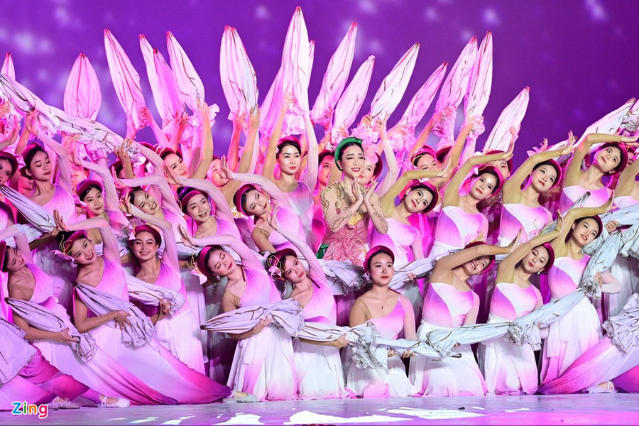 Man trinh dien thap sang le khai mac SEA Games 31 anh 5