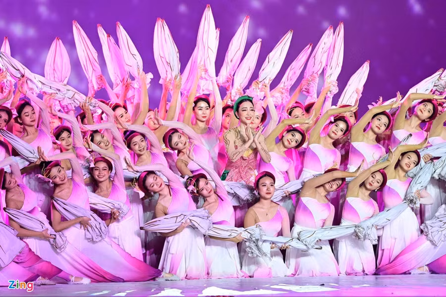 Man trinh dien thap sang le khai mac SEA Games 31 anh 5