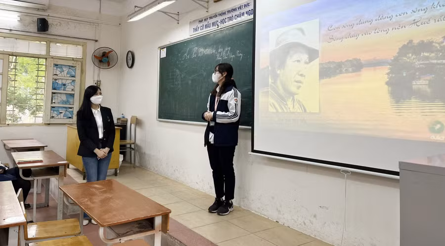 Trong sáng 9/12, Trường THPT Việt Đức ghi nhận 46 em không đến lớp vì những lý do khách quan khác nhau.