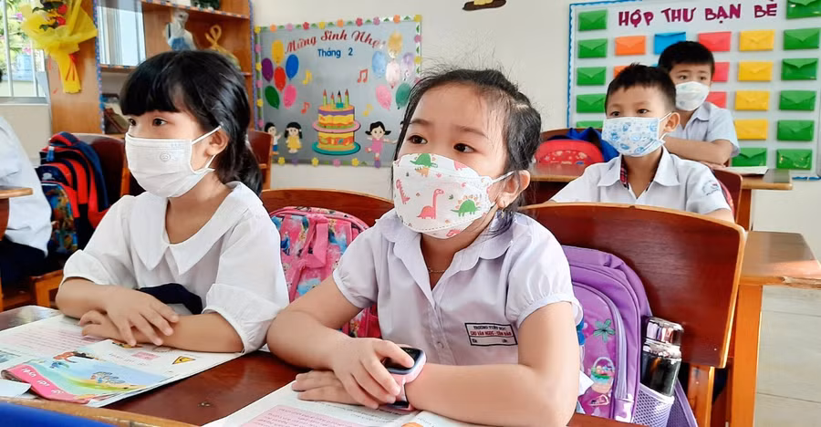 Được học trực tiếp trên lớp, học sinh tiếp thu bài tốt hơn so với chỉ học online trong thời gian dài.
