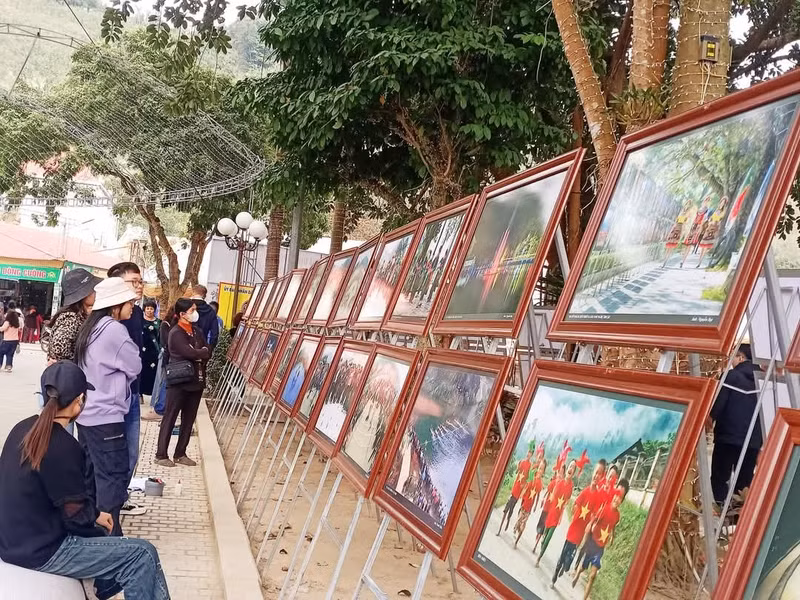 Đồng thời đây cũng là cách để Văn Yên bảo tồn và phát huy bản sắc văn hóa truyền thống, củng cố sức mạnh khối đại đoàn kết các dân tộc, lưu giữ và phát triển tín ngưỡng thờ Mẫu Tam Phủ của người Việt đã được UNESCO công nhận và vinh danh. 1000027917.jpg