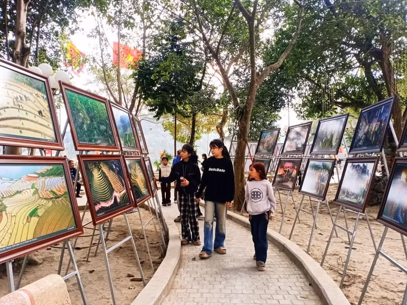 Lễ hội đền Đông Cuông (huyện Văn Yên, tỉnh Yên Bái) năm 2025 diễn ra từ ngày mùng 2 - 3/2/2025 (mùng 5,6 tháng Giêng). 1000027912.jpg