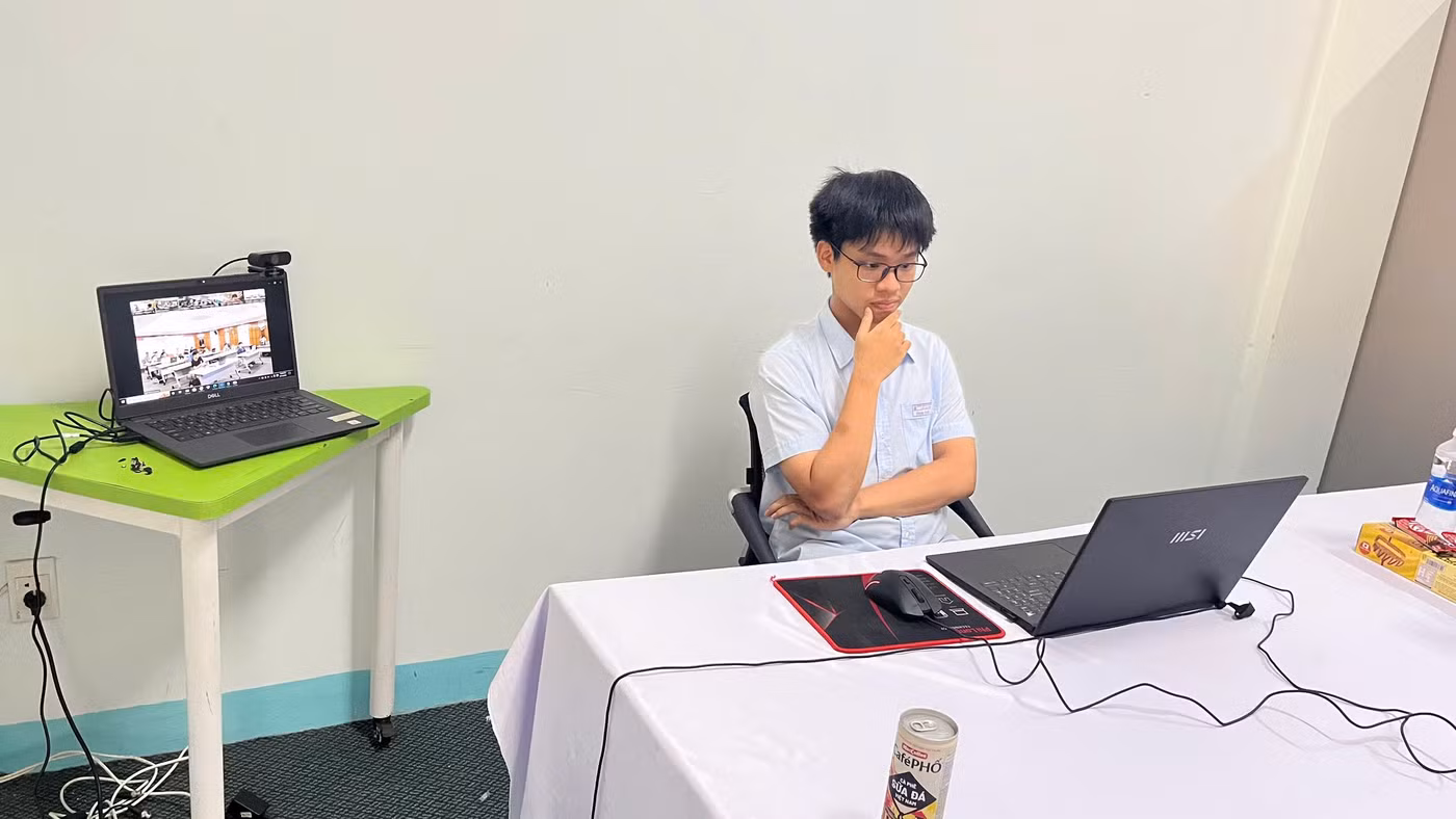 Em Phan Đình Triết (học sinh lớp 12A5, Trường THPT chuyên Lê Quý Đôn, Đà Nẵng). 