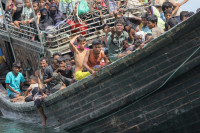 Chùm ảnh người tị nạn Rohingya liều mình đến Indonesia 