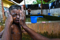 Chùm ảnh người tị nạn Rohingya liều mình đến Indonesia 