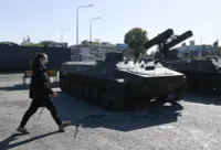 Chùm ảnh triển lãm vũ khí thu được ở Lugansk