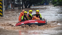 Chùm ảnh mưa lũ tàn phá ghê gớm tại Trung Quốc 