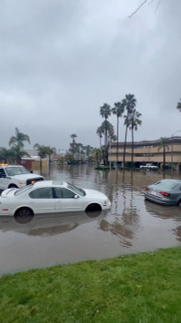 Chùm ảnh bão ‘sông khí quyển’ tàn phá California 