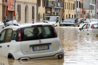 Hình ảnh lũ lụt khủng khiếp tại Italy, 10.000 người phải rời nhà