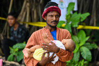 Hình ảnh hơn 100 người tị nạn Rohingya vật vờ khi đến Indonesia 