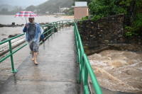 Hình ảnh Hong Kong tê liệt vì lũ lụt sau bão Haikui