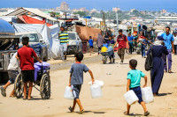 Hình ảnh trẻ em Palestine vật vã trong đói khát