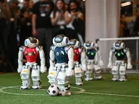 Robot chơi bóng đá tại Thượng đỉnh AI vì điều tốt đẹp