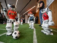 Robot chơi bóng đá tại Thượng đỉnh AI vì điều tốt đẹp